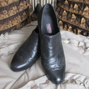 Munro black leather booties